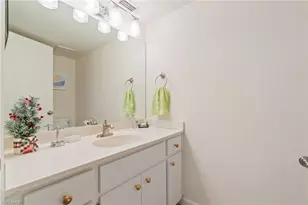 425 Wildwood Ln, Naples, FL 34105 - Photo 8