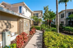 800 Carrick Bend Cir, Naples, FL 34110 - Photo 4
