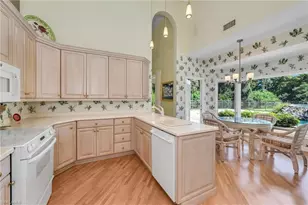 415 Edgemere Way N, Naples, FL 34105 - Photo 10