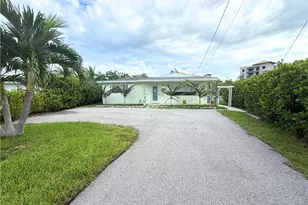 578 14th St N, Naples, FL 34102 - Photo 2