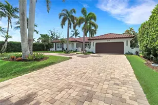2105 Sheepshead Dr, Naples, FL 34102 - Photo 2