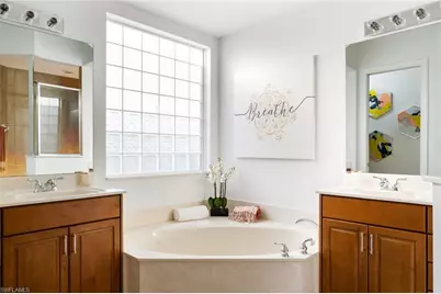 982 Tivoli Ct, Naples, FL 34104 - Photo 28