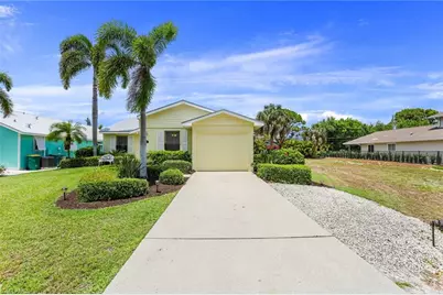 633 91st Ave N, Naples, FL 34108 - Photo 2