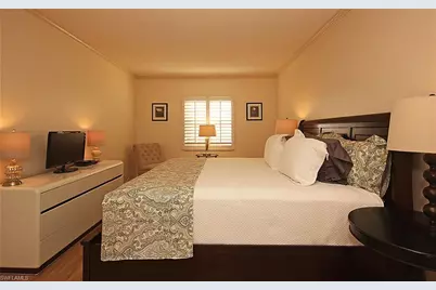 666 3rd St S #201, Naples, FL 34102 - Photo 8