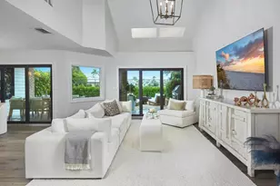 563 Park Shore Dr, Naples, FL 34103 - Photo 1