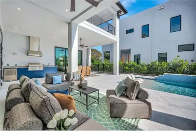 10720 Vanderbilt Dr, Naples, FL 34108 - Photo 8