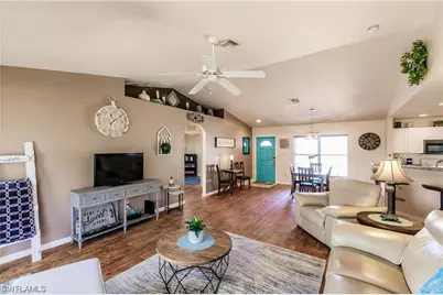 1809 NE 12th Pl, Cape Coral, FL 33909 - Photo 4