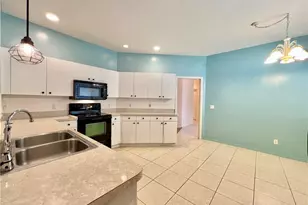 443 Crossfield Cir, Naples, FL 34104 - Photo 8