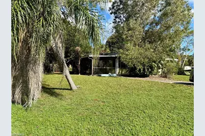 697 Pine Vale Dr, Naples, FL 34104 - Photo 2