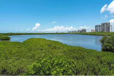 60 Seagate Dr #305, Naples, FL 34103 - Photo 2