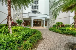 250 Park Shore Dr, Naples, FL 34103 - Photo 30