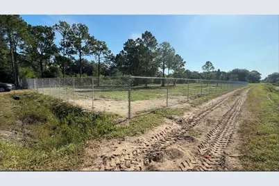 385 S Lindero St, Clewiston, FL 33440 - Photo 2