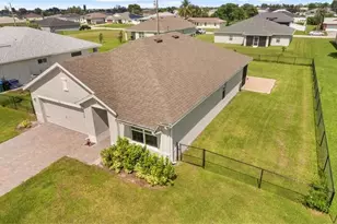 439 NE Juanita Ct, Cape Coral, FL 33909 - Photo 2