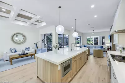 237 Charleston Ct, Naples, FL 34110 - Photo 8