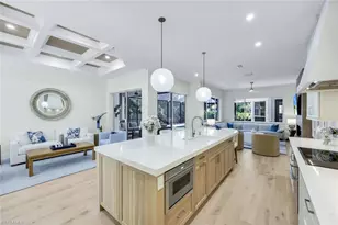 237 Charleston Ct, Naples, FL 34110 - Photo 8