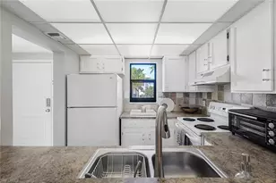 807 River Point Dr, Naples, FL 34102 - Photo 12