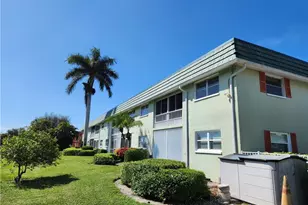 300 Valley Stream Dr, Naples, FL 34113 - Photo 10