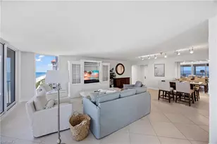 10691 Gulf Shore Dr, Naples, FL 34108 - Photo 4