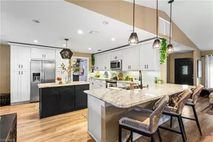 205 Madison Dr, Naples, FL 34110 - Photo 8
