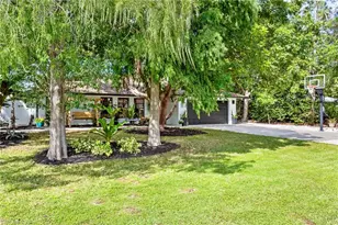 205 Madison Dr, Naples, FL 34110 - Photo 2