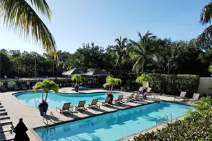 3910 Jasmine Lake Cir, Naples, FL 34119 - Photo 4