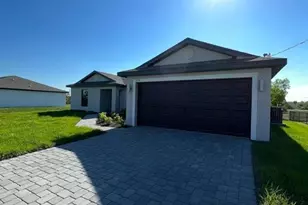 861 Winwood Cir, Fort Myers, FL 33913 - Photo 2