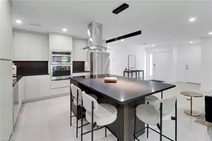 272 Yorkshire Ct, Naples, FL 34112 - Photo 4