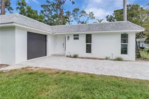 272 Yorkshire Ct, Naples, FL 34112 - Photo 26