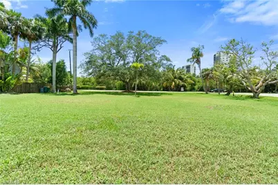 1300 Venetian Way, Naples, FL 34110 - Photo 4