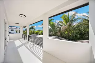 135 7th St N, Naples, FL 34102 - Photo 32