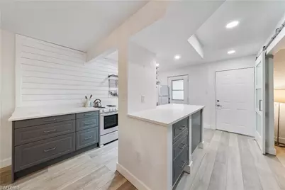 72 7th St S #310, Naples, FL 34102 - Photo 4