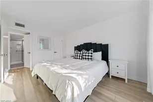 72 7th St S, Naples, FL 34102 - Photo 18