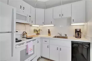 285 8th Ave S, Naples, FL 34102 - Photo 2