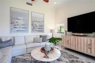 613 Beachwalk Cir, Naples, FL 34108 - Photo 4