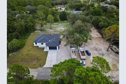 402 Thompson Ave, Lehigh Acres, FL 33972 - Photo 4