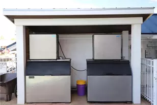 750 River Point Dr, Naples, FL 34102 - Photo 6