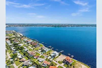1020 Dolphin Dr, Cape Coral, FL 33904 - Photo 16