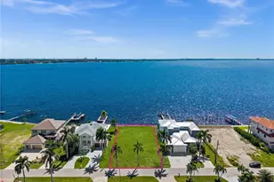 1020 Dolphin Dr, Cape Coral, FL 33904 - Photo 1
