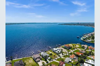 1020 Dolphin Dr, Cape Coral, FL 33904 - Photo 14