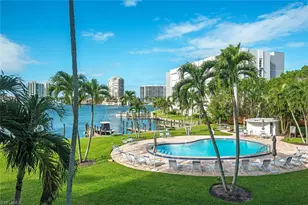 400 Park Shore Dr, Naples, FL 34103 - Photo 18