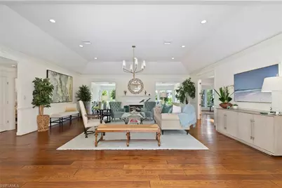 2700 Treasure Ln, Naples, FL 34102 - Photo 10