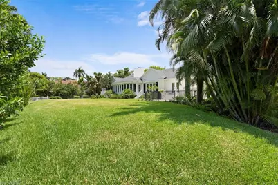 2700 Treasure Ln, Naples, FL 34102 - Photo 40