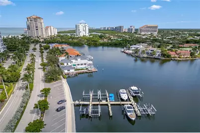 4680 Gulf Shore Blvd N, Naples, FL 34103 - Photo 10