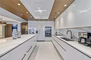 8960 Bay Colony Dr, Naples, FL 34108 - Photo 8