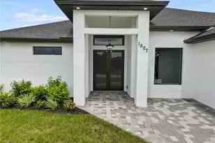 1607 NE 23rd St, Cape Coral, FL 33909 - Photo 2