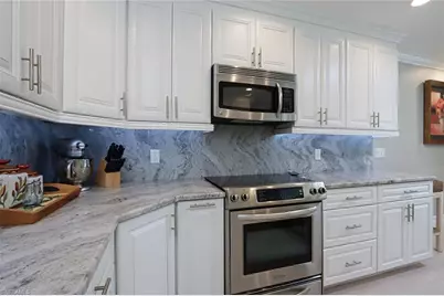 836 Bentwood Dr, Naples, FL 34108 - Photo 10
