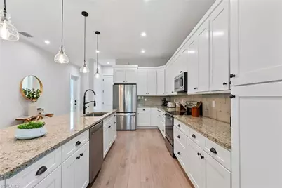 3552 Hibiscus Ave, Naples, FL 34104 - Photo 10