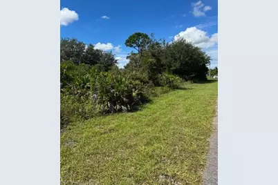 2711 66th St W, Lehigh Acres, FL 33971 - Photo 4