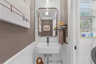 5677 Cove Cir, Naples, FL 34119 - Photo 10