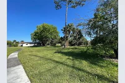 547 Eastwood Dr, Naples, FL 34110 - Photo 6